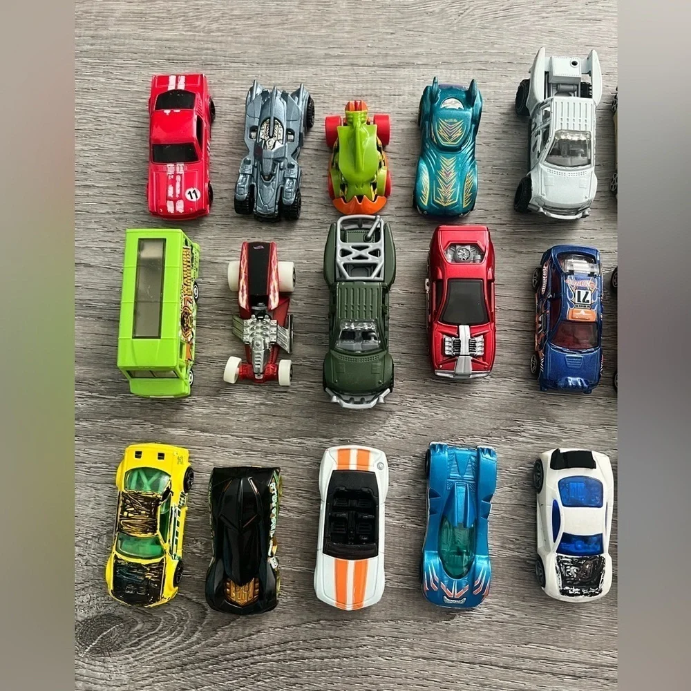Hotwheels Toy Diecast Cars Lot Of 30 cars lot #6